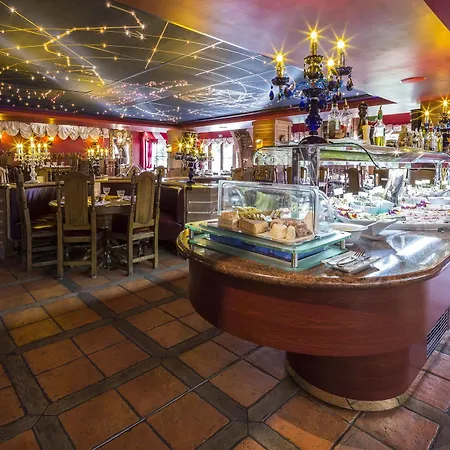 Hotel Nigloland 4*